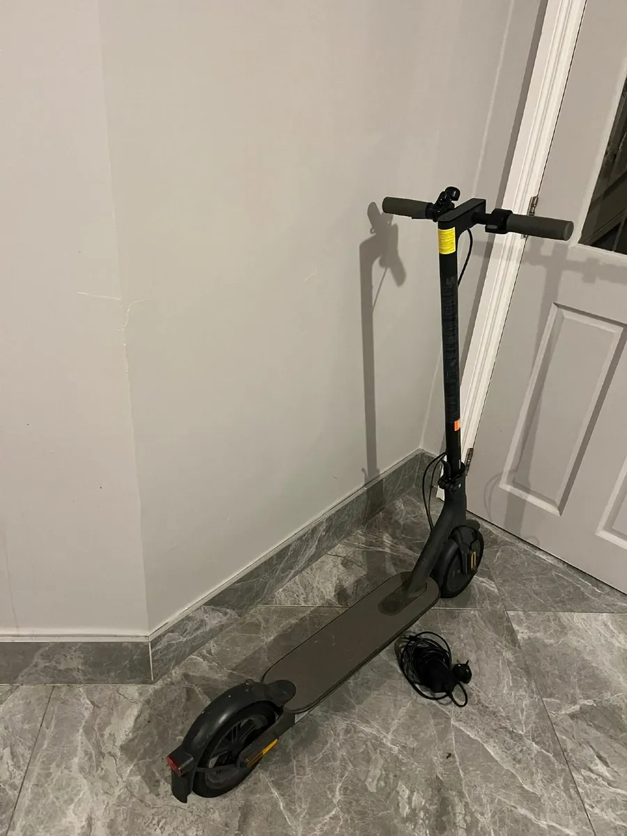 Mi electric scooter 1s (charger included) - Image 3