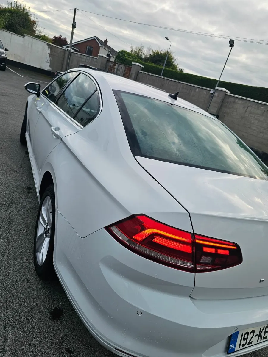 Volkswagen Passat 2019 - Image 4