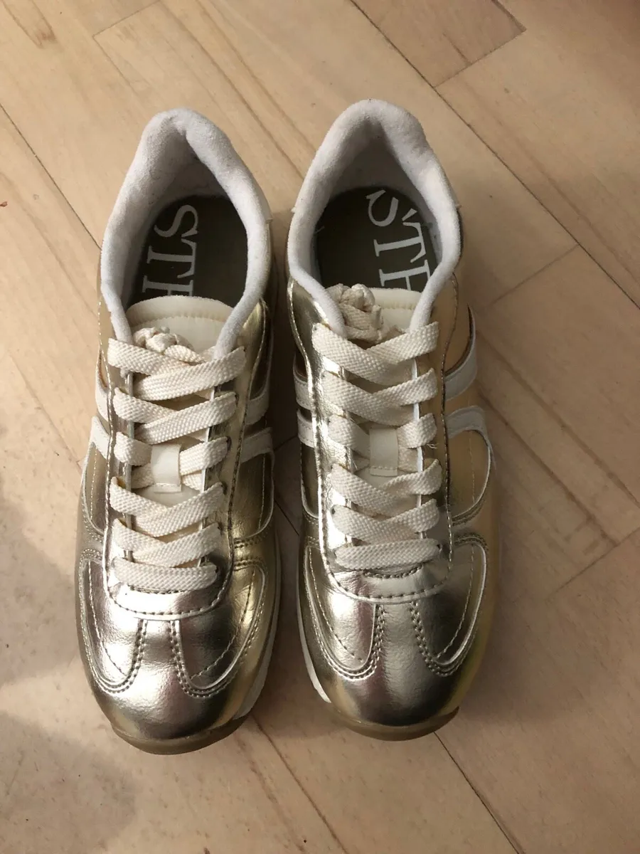 Ladies trainer new size 5 €20 - Image 1