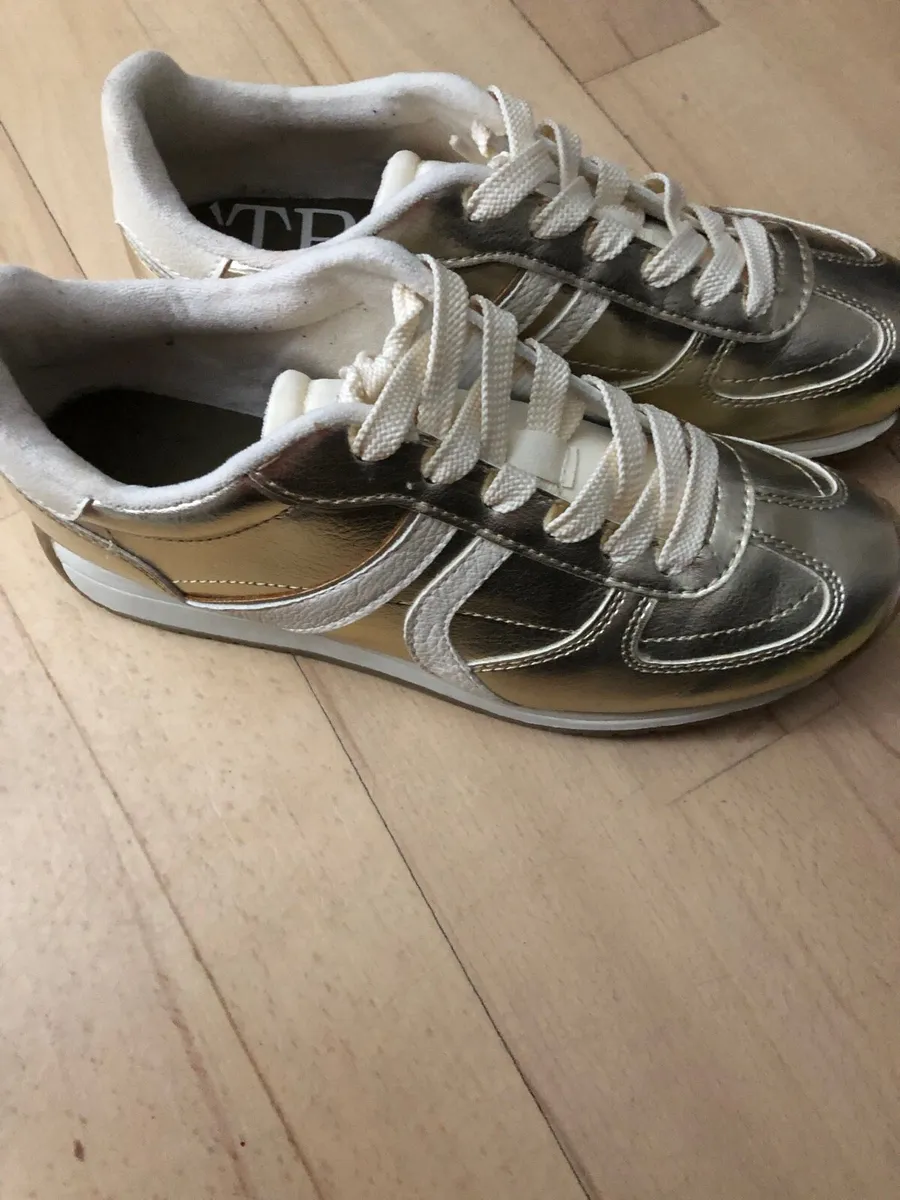 Ladies trainer new size 5 €20 - Image 2