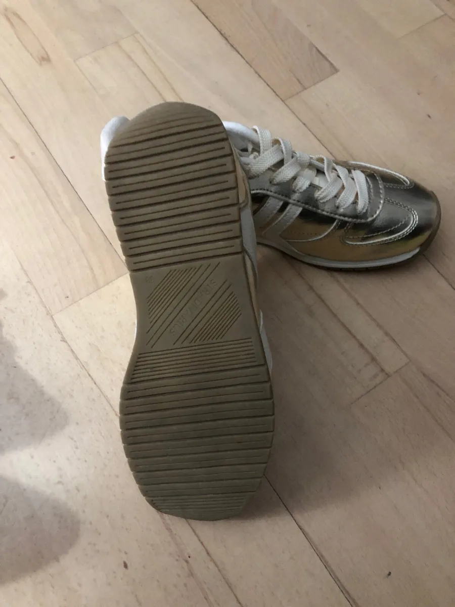 Ladies trainer new size 5 €20 - Image 3