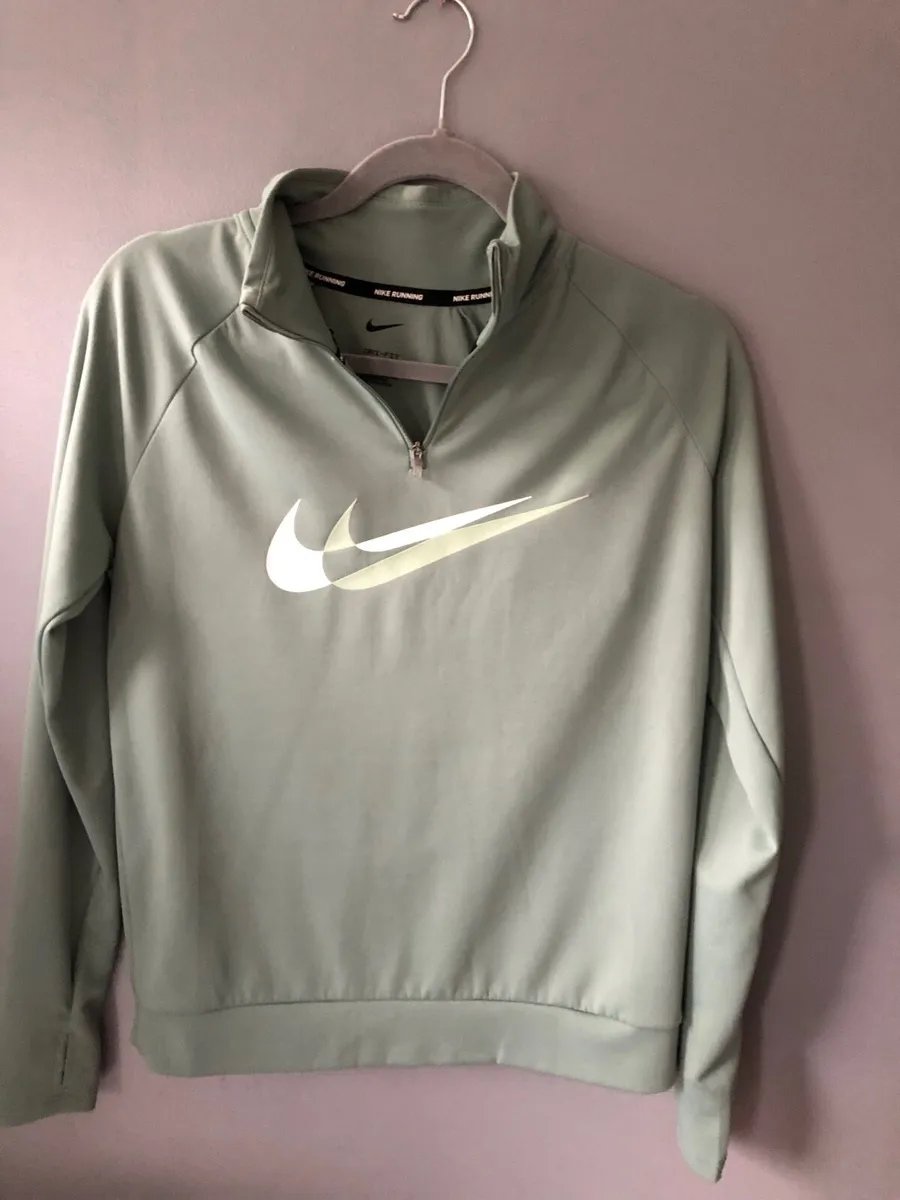 Ladies Nike sweater size XS €15 - Image 1