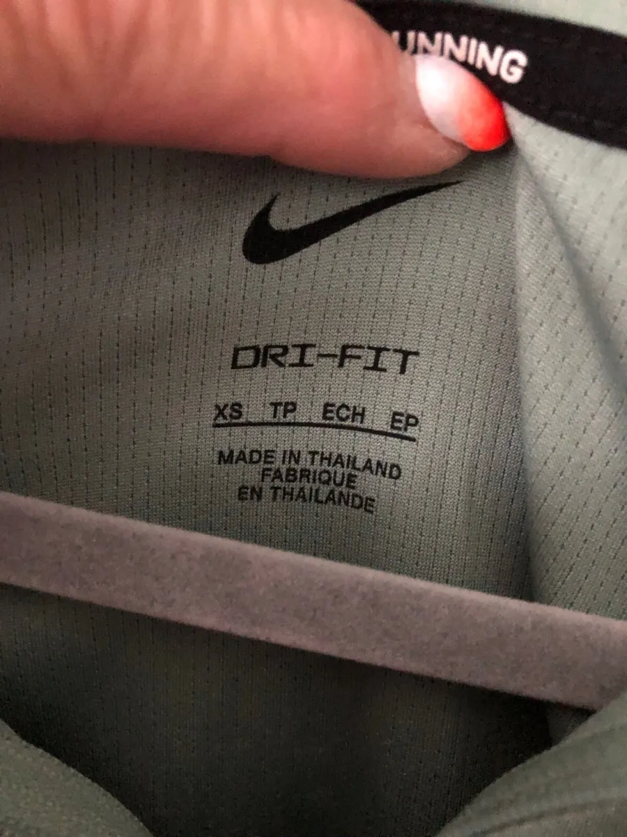 Ladies Nike sweater size XS €15 - Image 3