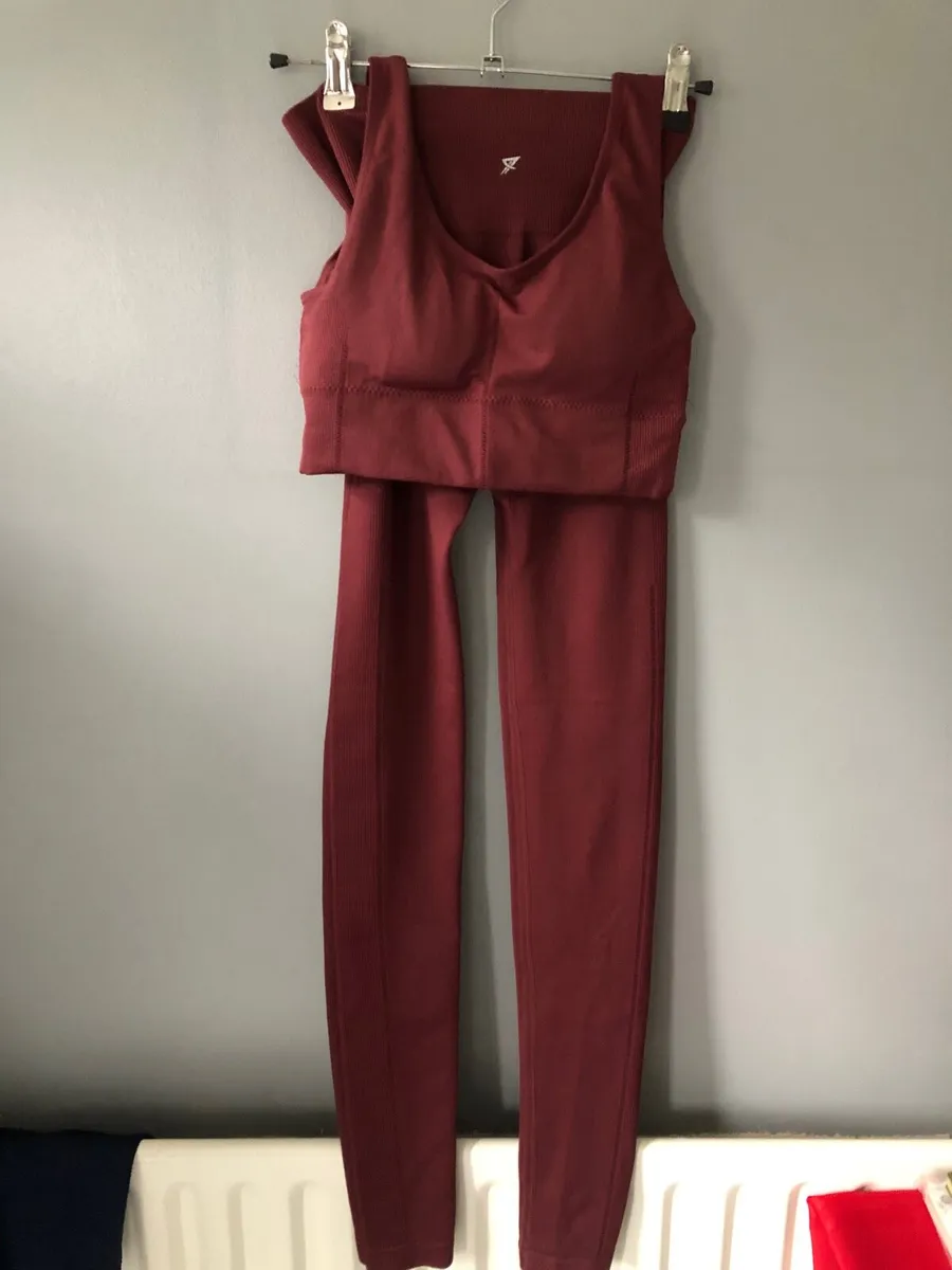 Ladies two piece suit size XS €10 - Image 2
