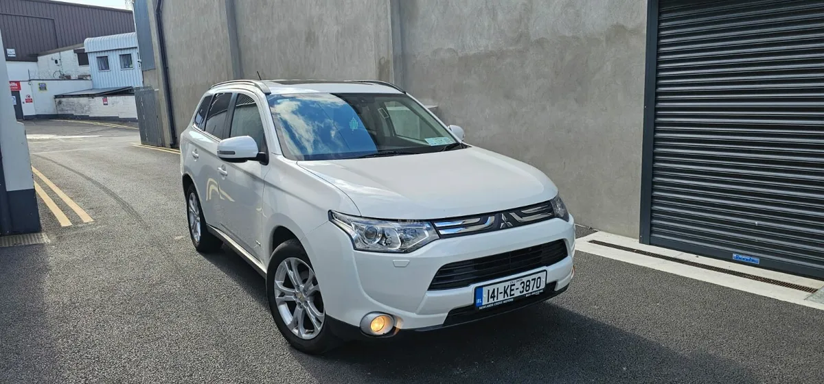 Mitsubishi Outlander Seater - Image 1