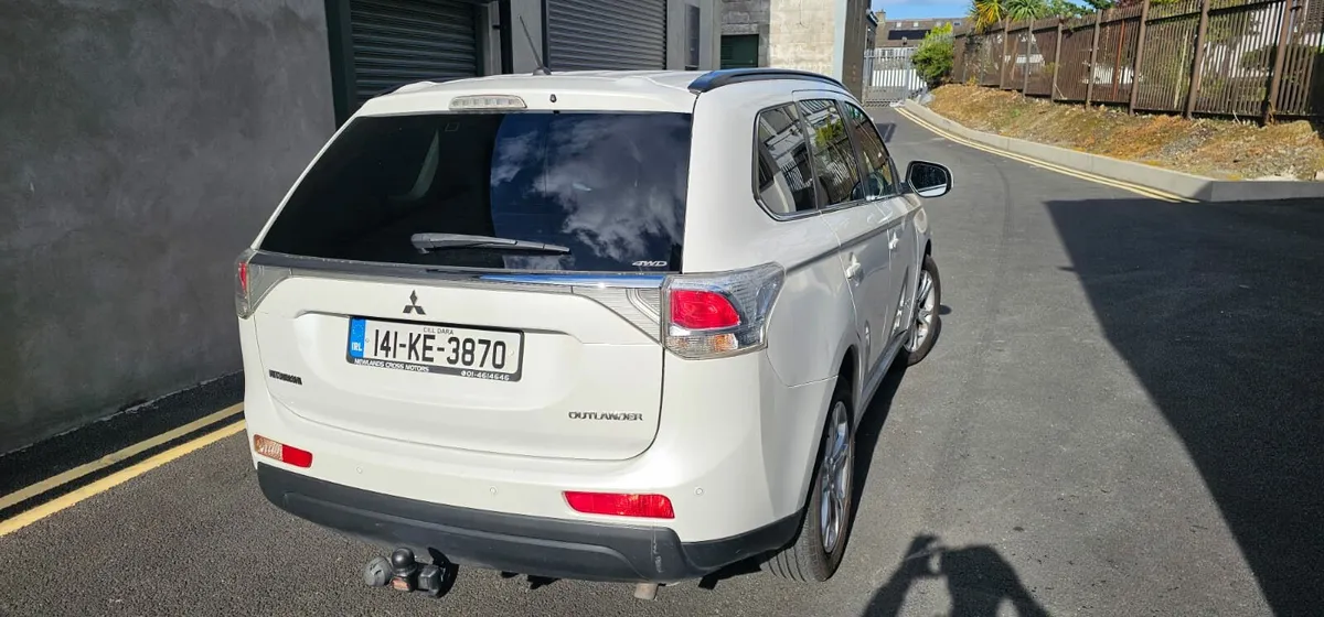 Mitsubishi Outlander Seater - Image 3