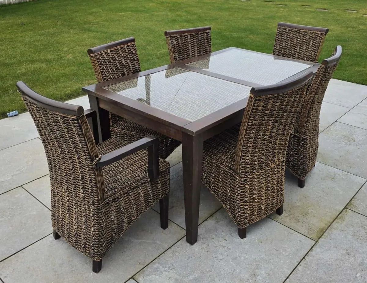 Dining table and chairs - Image 1