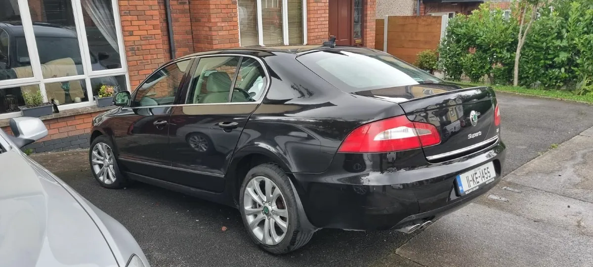 Skoda Superb 2011 - Image 2