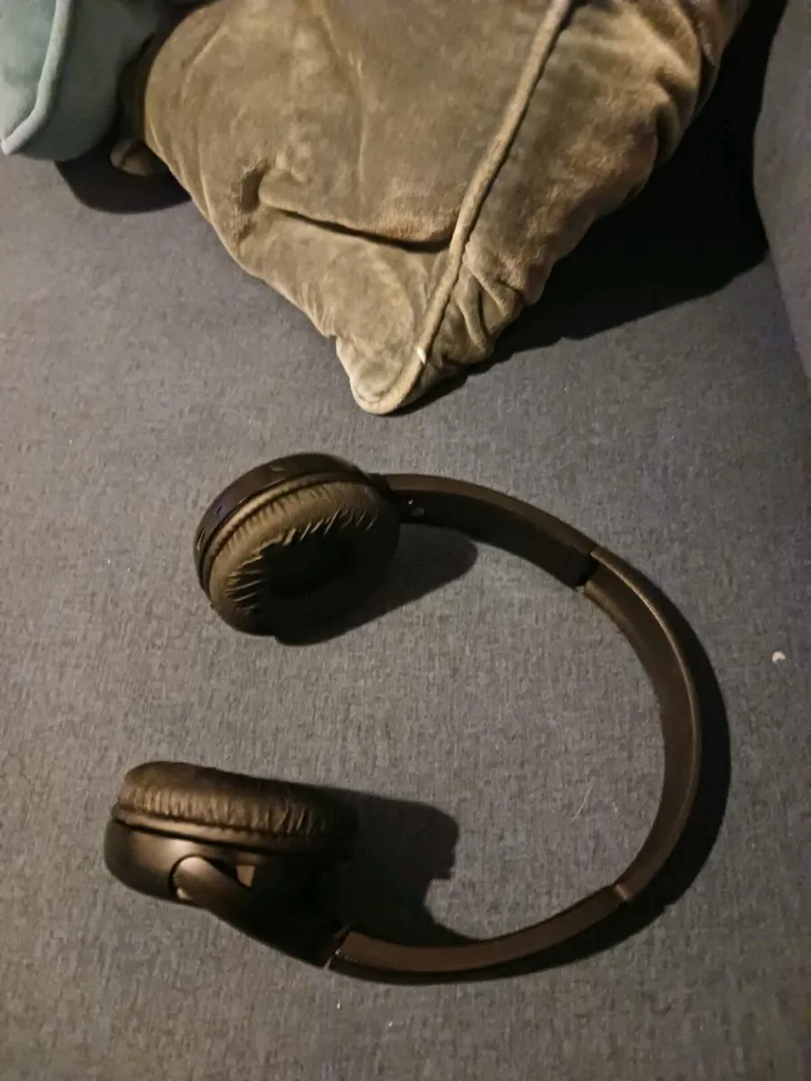 Sony headphones - Image 2