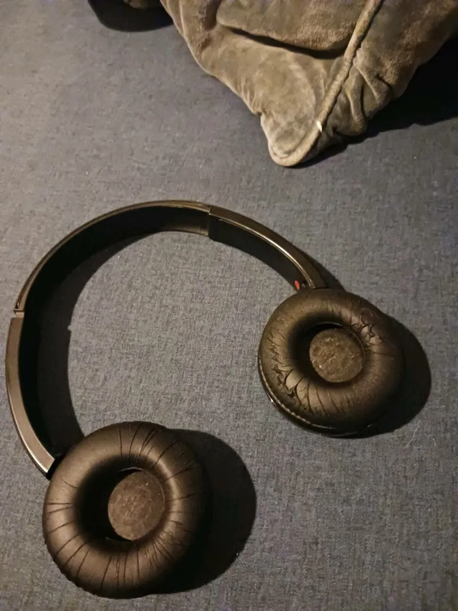 Sony headphones - Image 3