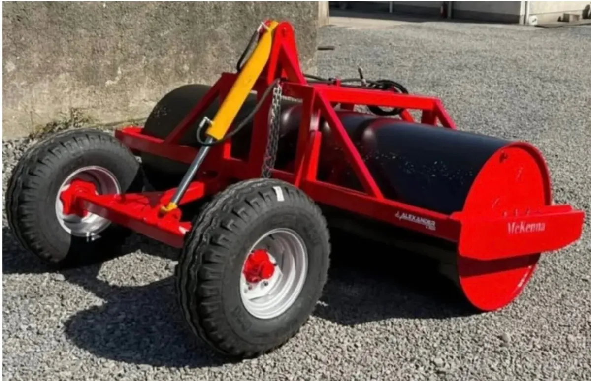 MCKENNA ROAD TOW HYDRAULIC LAND ROLLER 9FT - Image 1