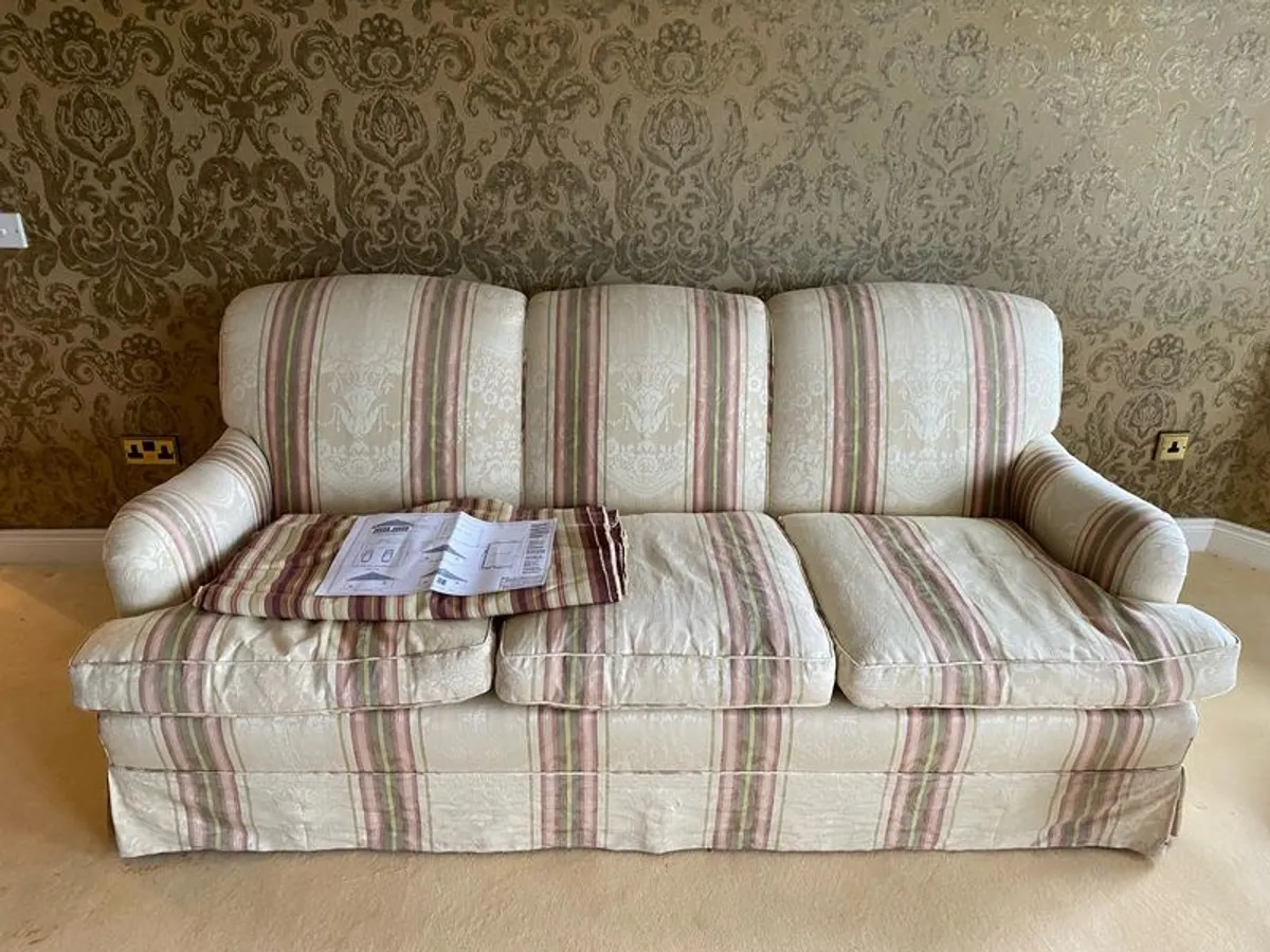 living room - Image 2