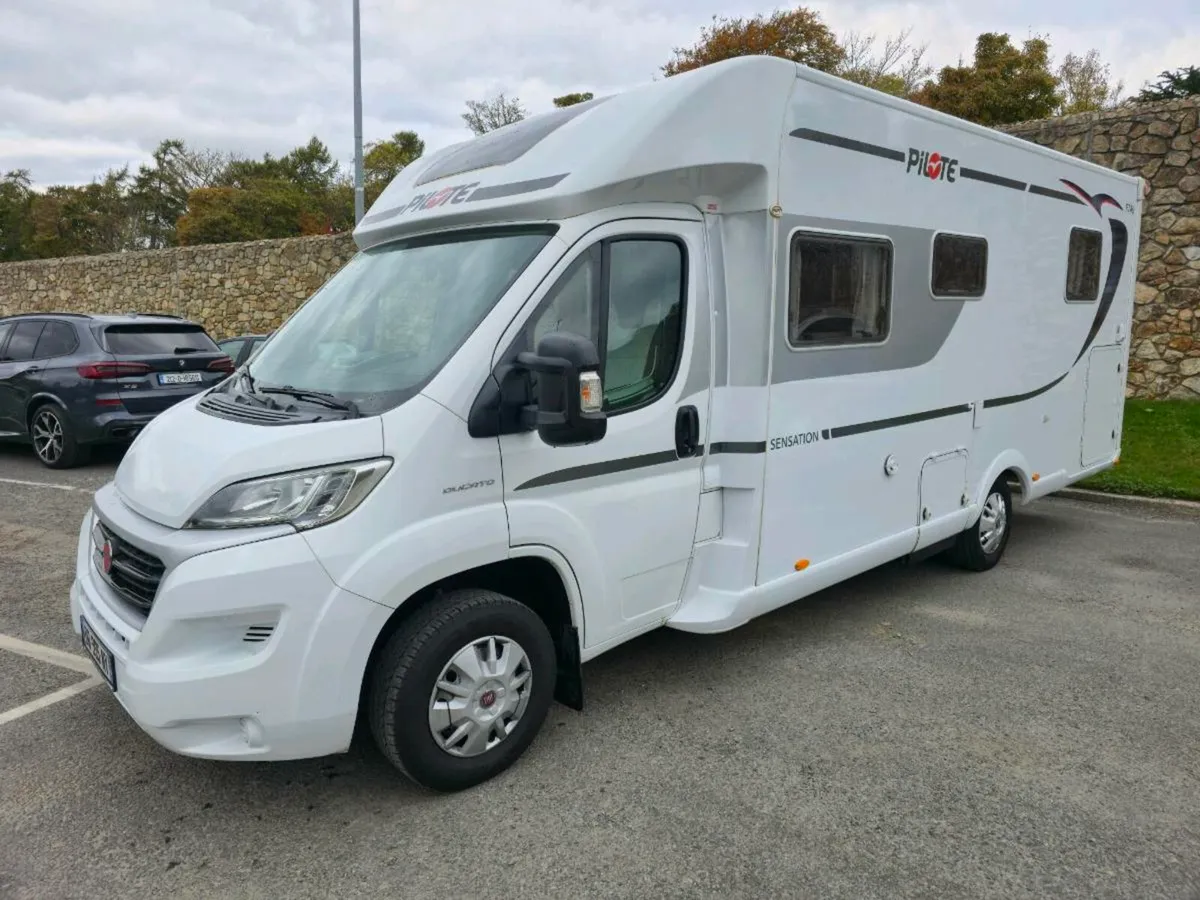 2015 PILOTE P746 SENSATION ISLAND BED TAKE TRADE - Image 1