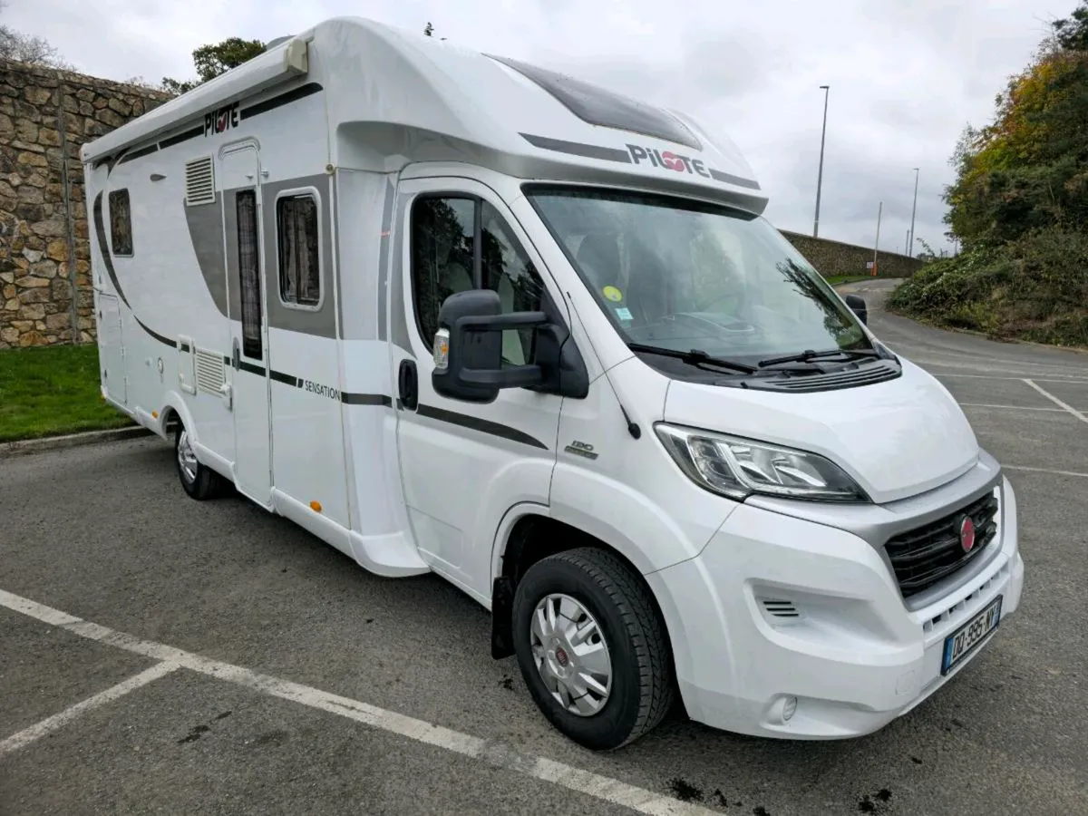 2015 PILOTE P746 SENSATION ISLAND BED TAKE TRADE - Image 3