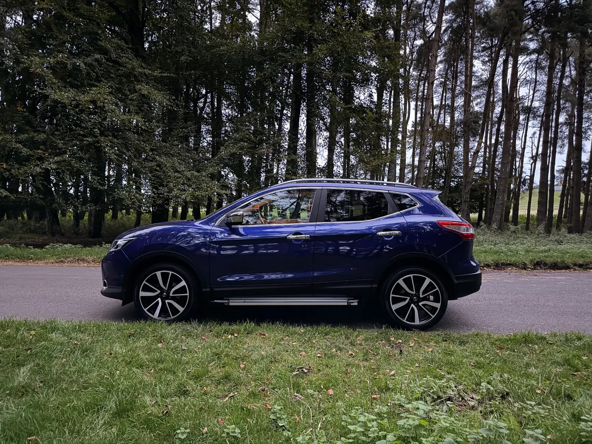 Nissan Qashqai 2017 Tekna Low KM - Image 4