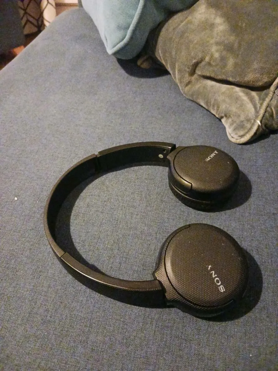 Sony headphones - Image 1