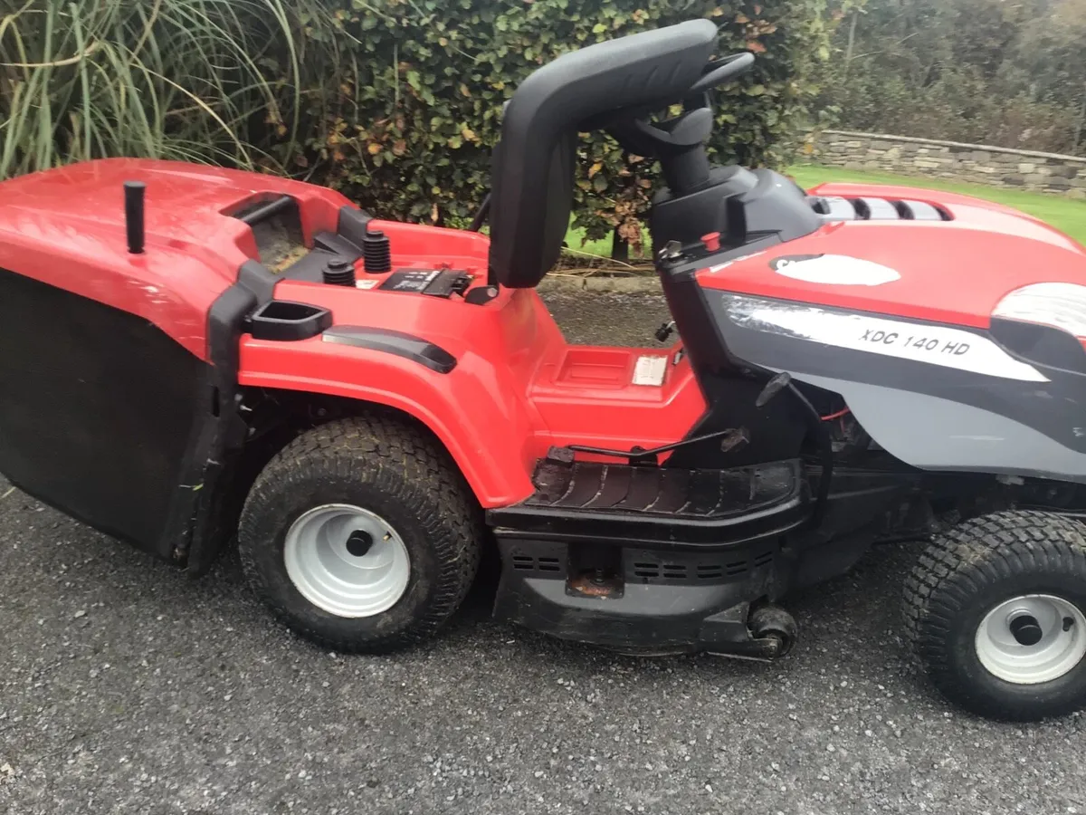 Castlegarden hydro 2015 ride on lawnmower - Image 3