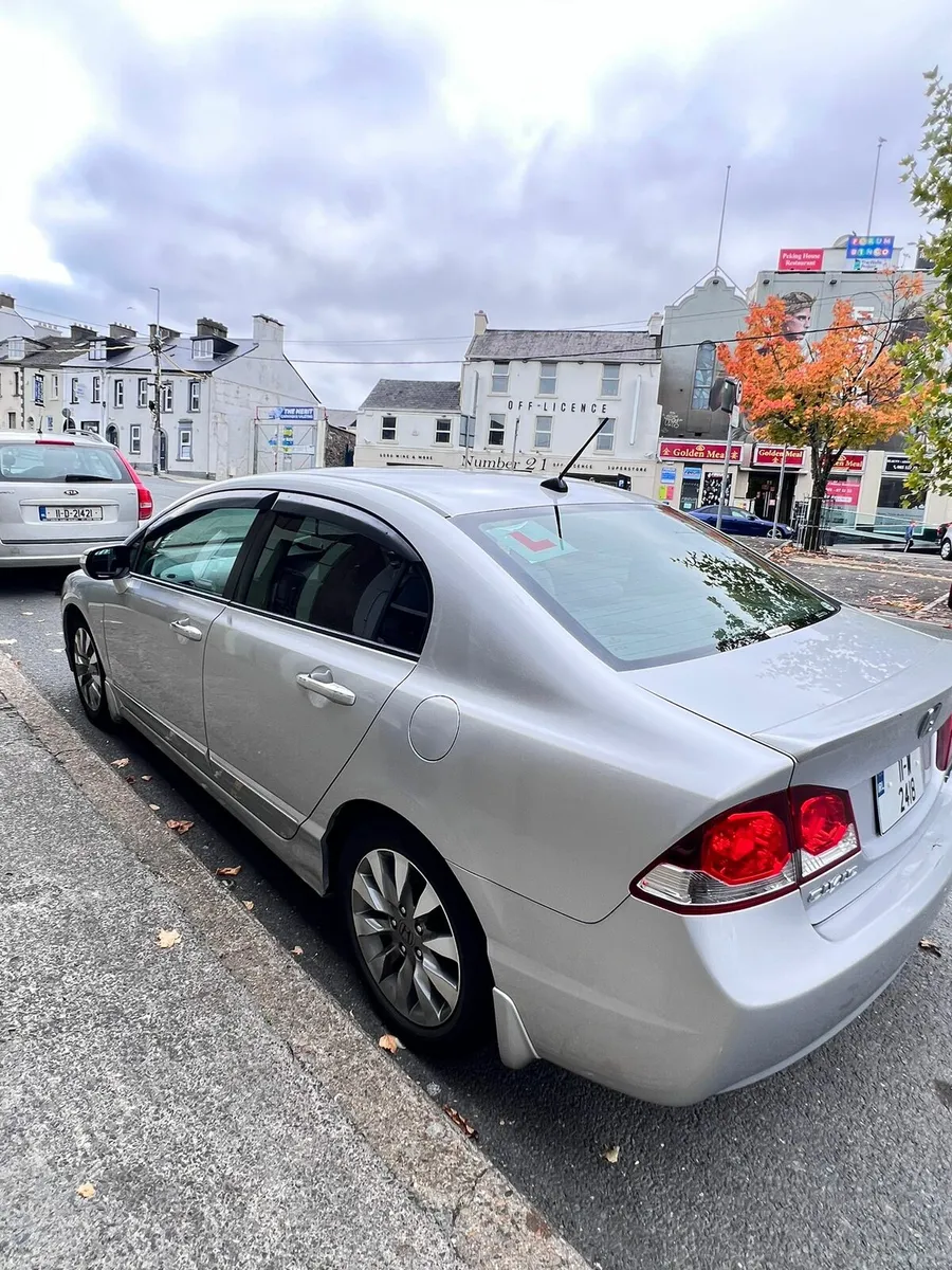 Honda Civic 1.3 automatic hybrid low mileage - Image 1