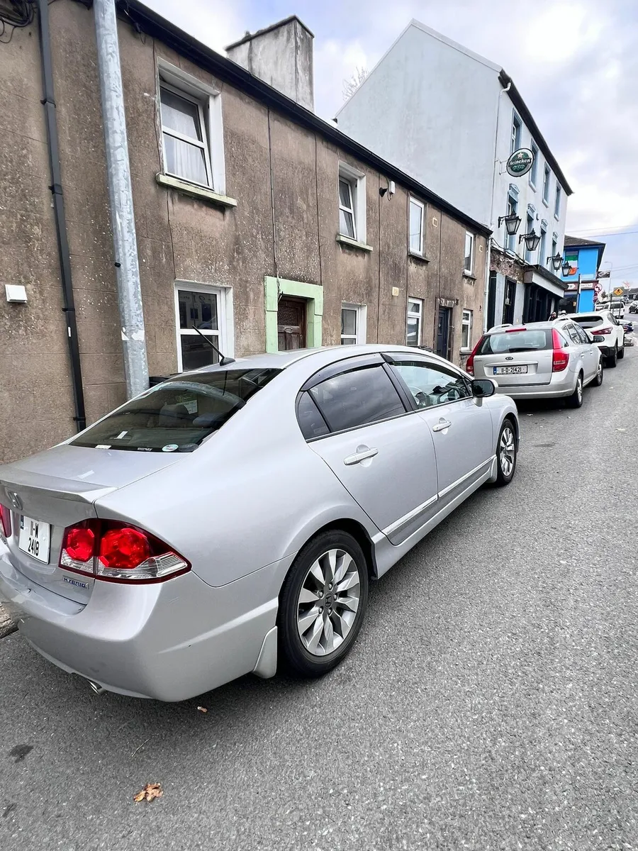 Honda Civic 1.3 automatic hybrid low mileage - Image 2
