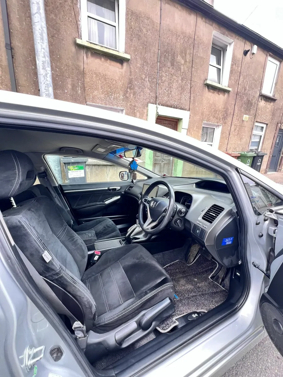 Honda Civic 1.3 automatic hybrid low mileage - Image 3
