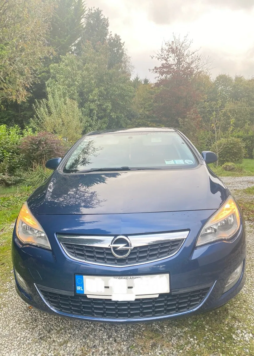 Opel Astra 2010 - Image 1