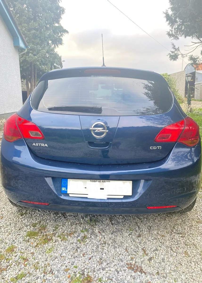 Opel Astra 2010 - Image 3