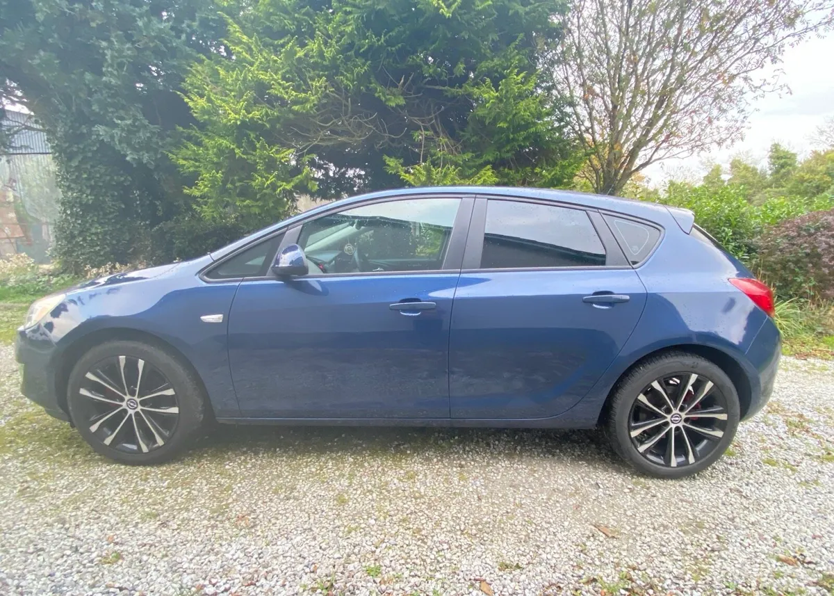 Opel Astra 2010 - Image 4