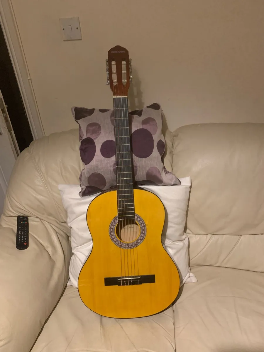 guitar - Image 1