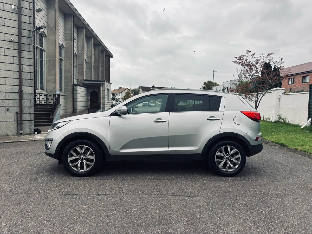 Kia Sportage High Spec Full Service Record - Image 4