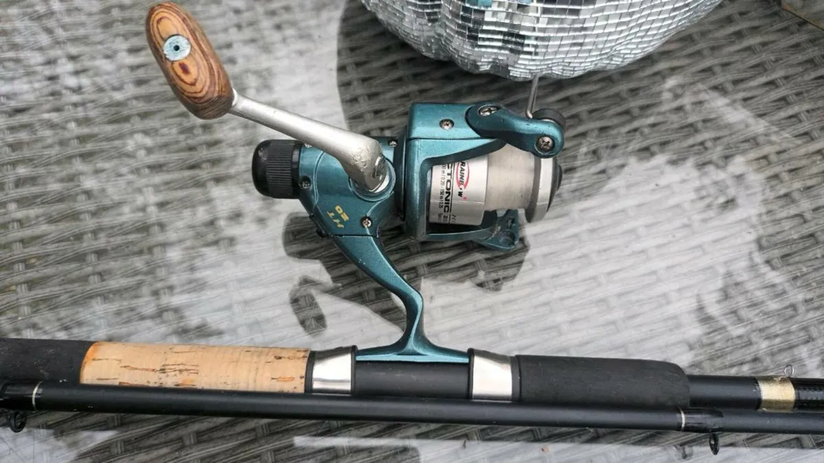 Fishing rods and reels, D18 - Image 2
