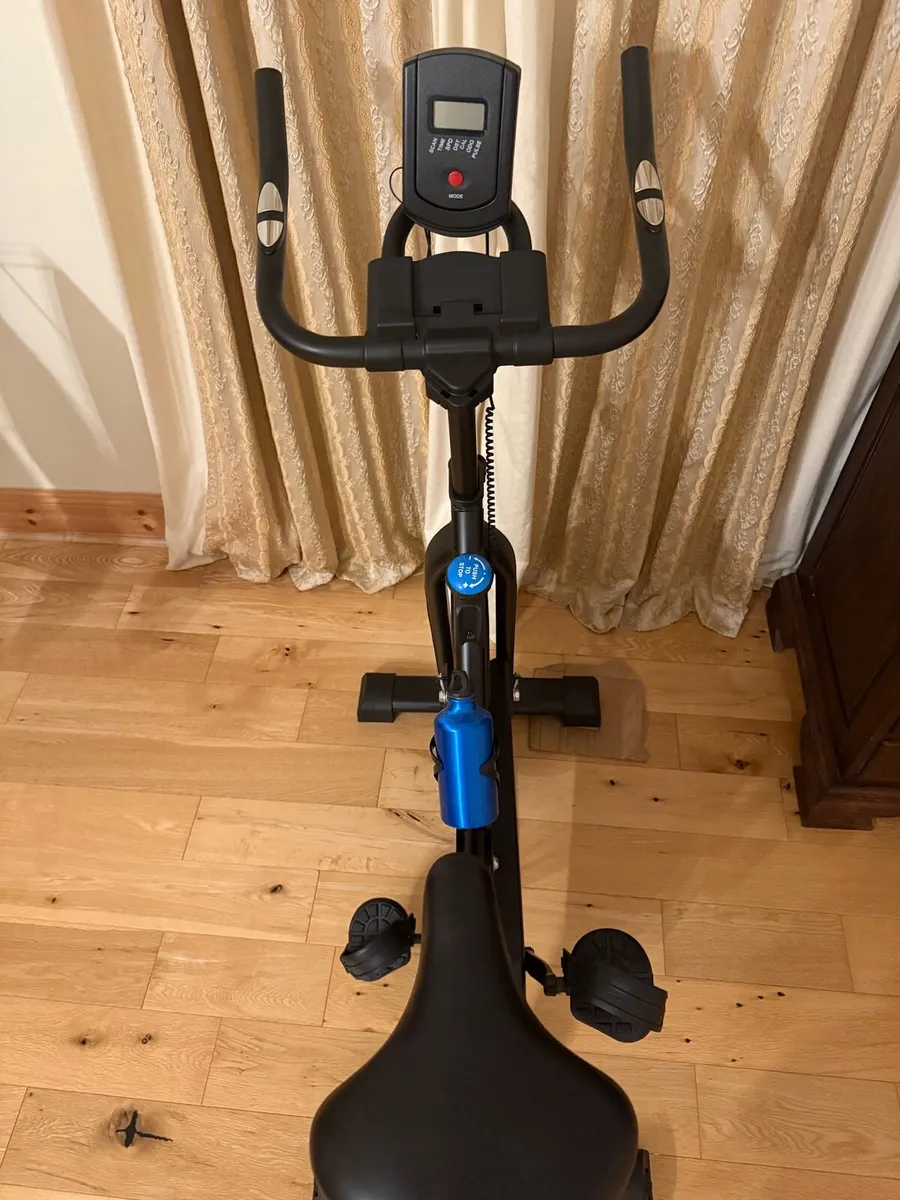 Exercise bike - indoor - Image 2