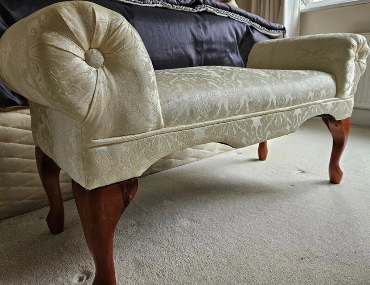 Vintage end of bed seat - Image 1