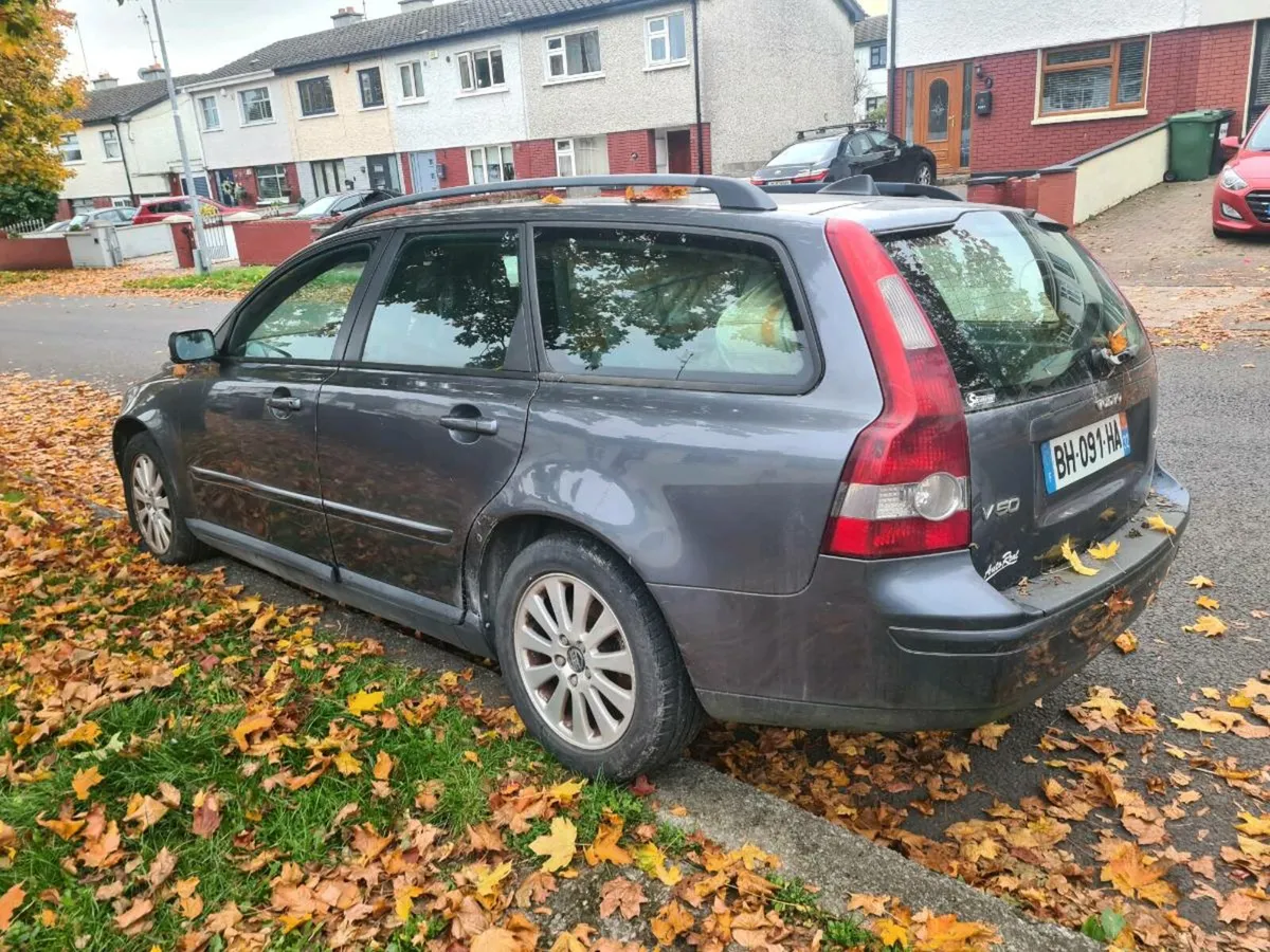 Volvo v50 diesel lhd - Image 2