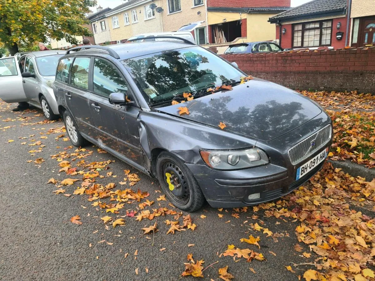 Volvo v50 diesel lhd - Image 3