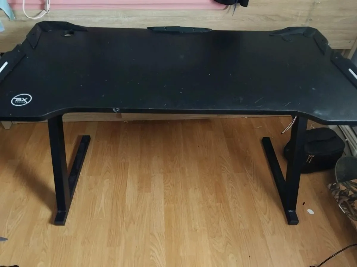 Gaming desk - Image 1