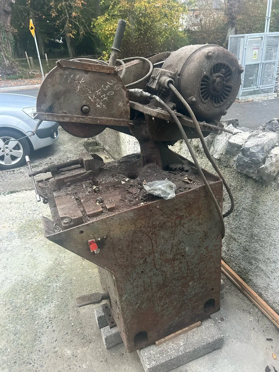 Pull down chop saw - Image 1