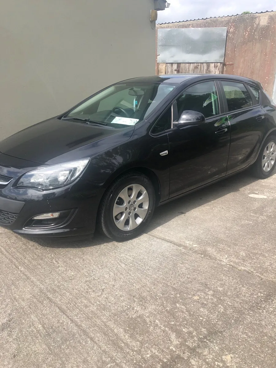 Vauxhall Astra 2015 - Image 1