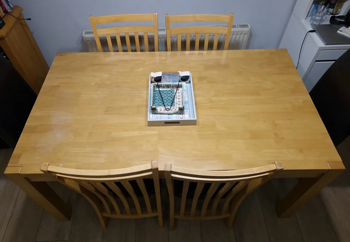 Table and chairs - Set of 6 - Image 1