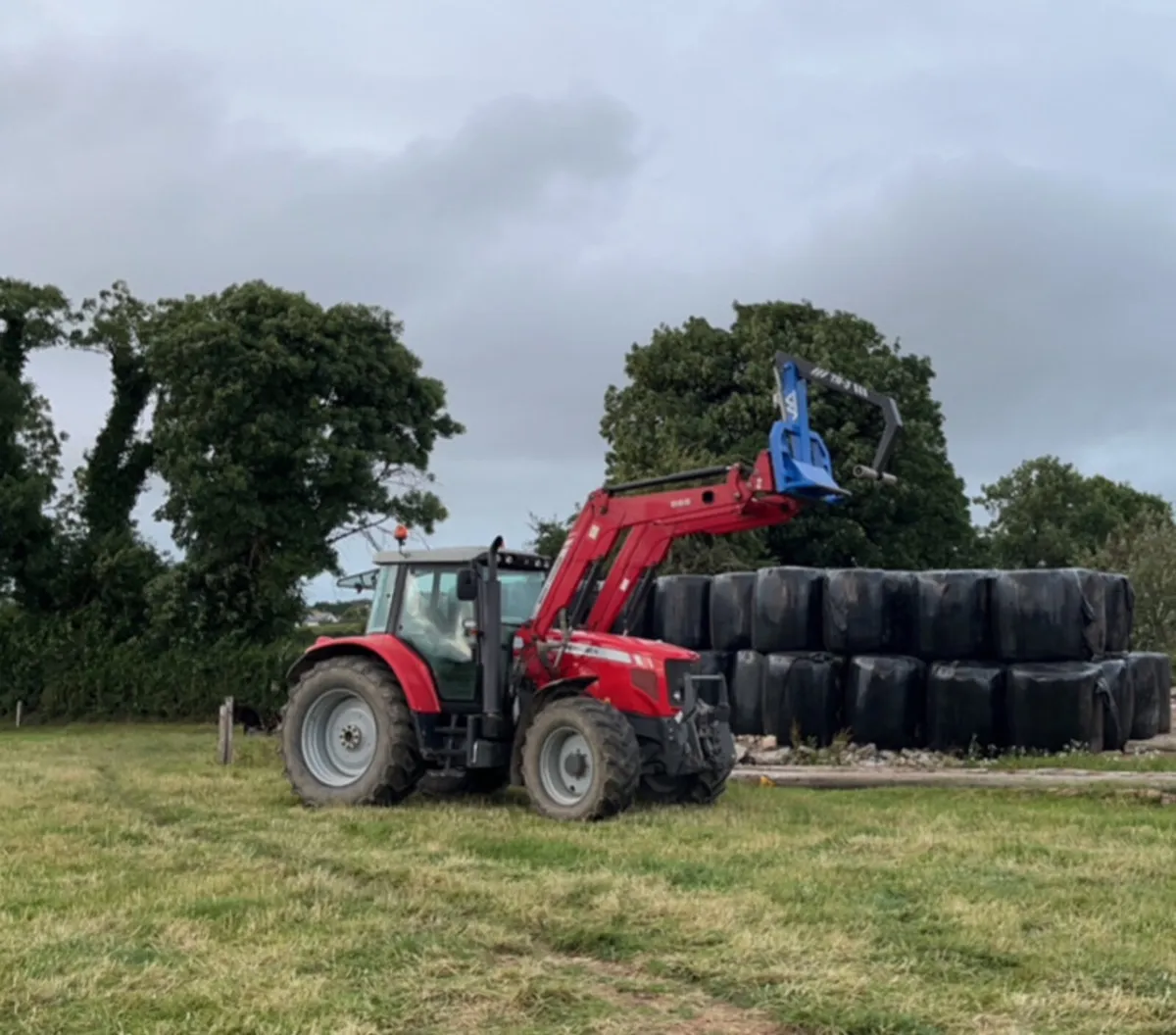 MF 5475 and MF966 loader 6900 hours - Image 4
