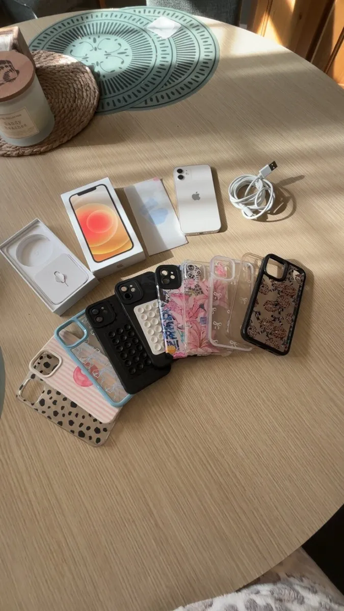 iPhone 12 white - Image 3