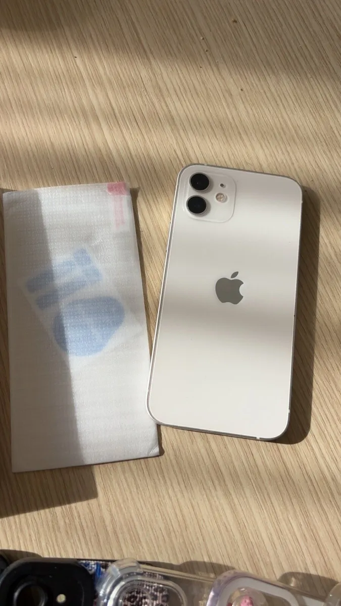 iPhone 12 white - Image 4