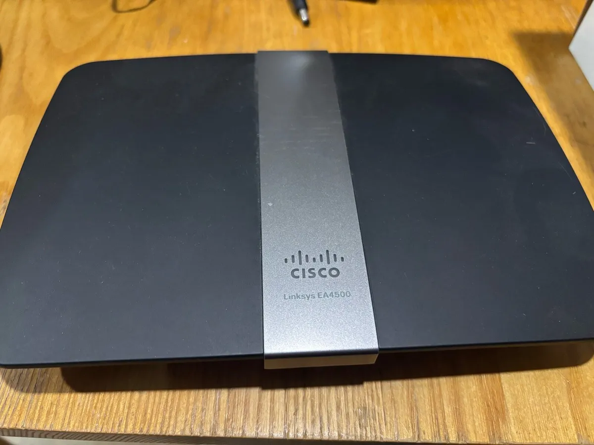 Cisco Linksys EA4500 Router - Image 2