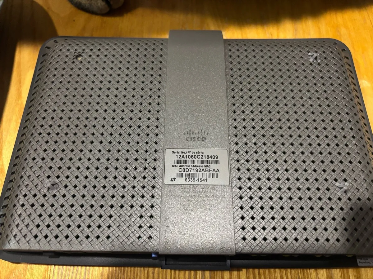 Cisco Linksys EA4500 Router - Image 3
