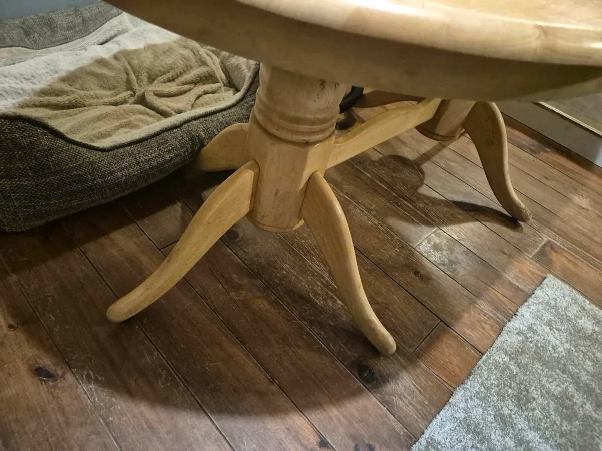 Table and 6 chairs - Image 4