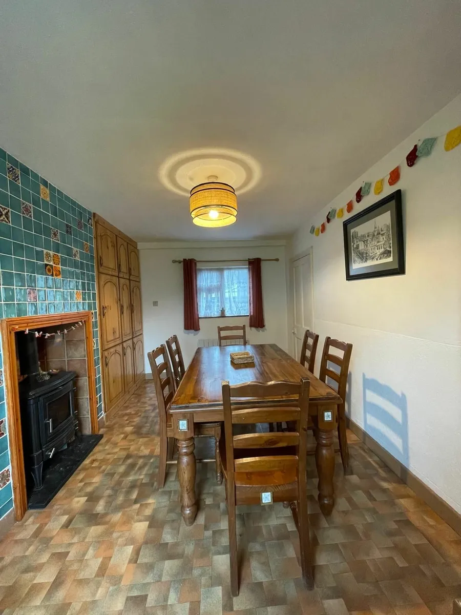 Dining table and chairs - Image 1