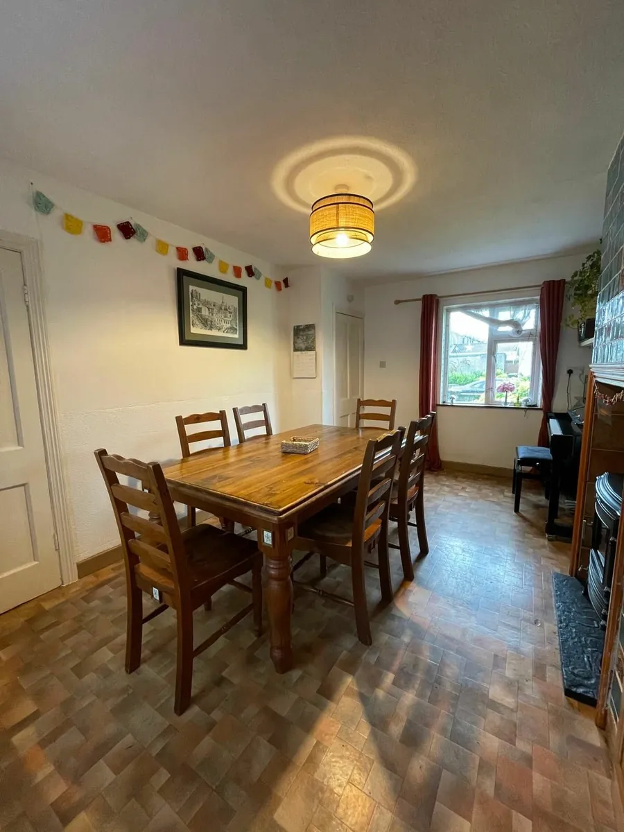 Dining table and chairs - Image 2