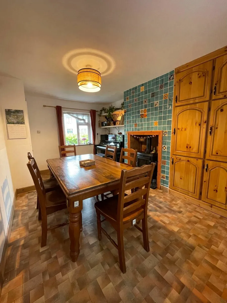 Dining table and chairs - Image 3