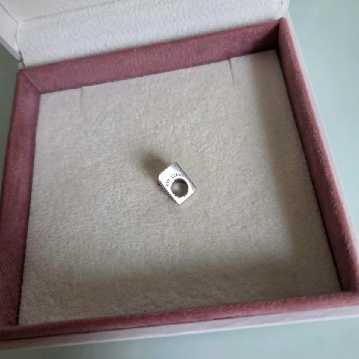 Pandora charm letter A in great condition - Image 3