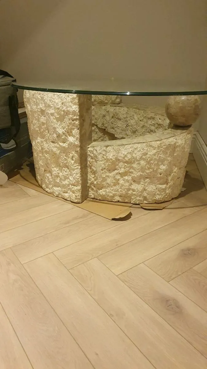 Marble table - Image 1
