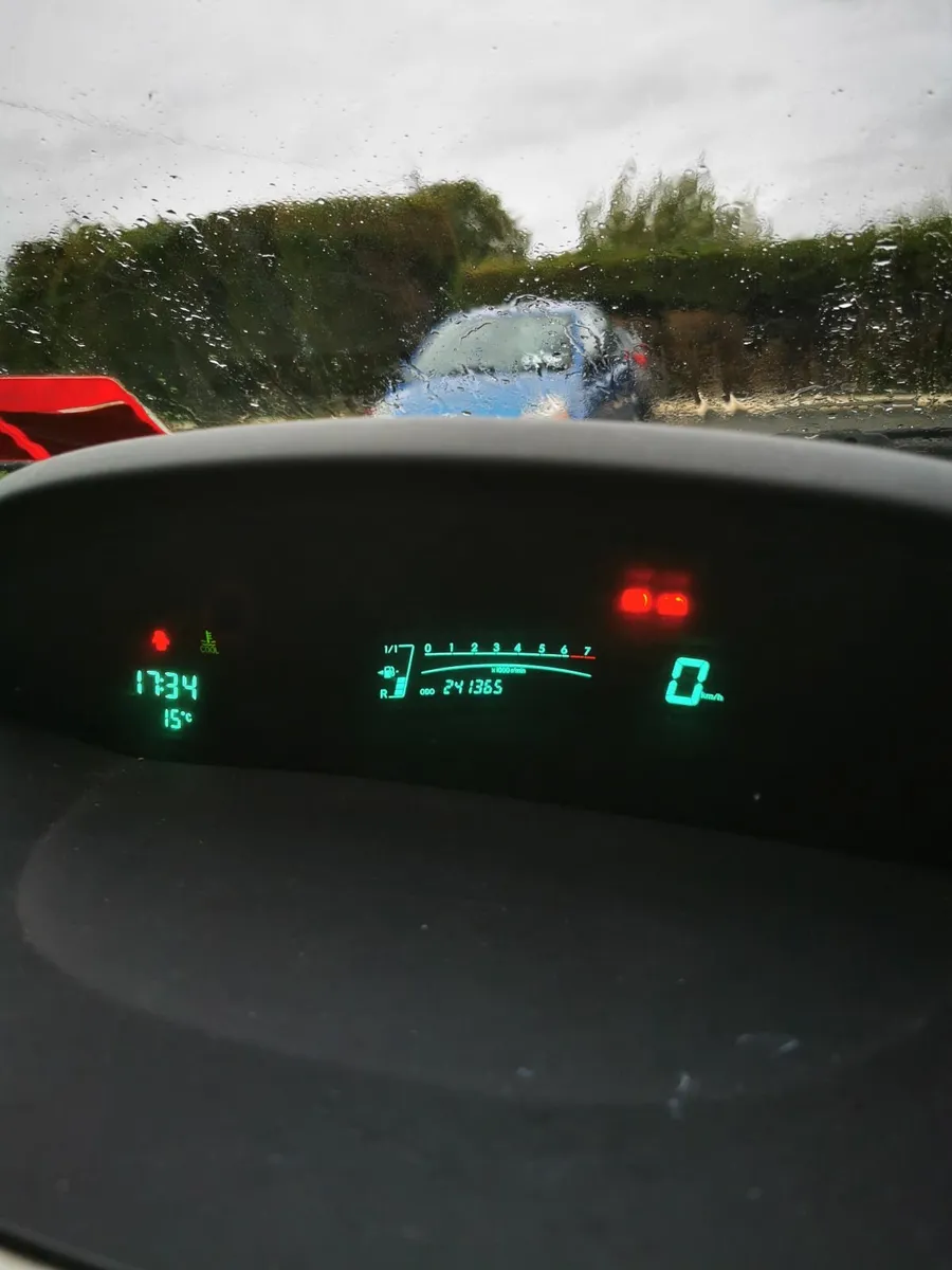 Toyota Yaris 2006 - Image 3